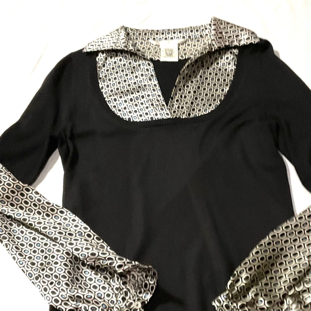 Max Studios Layered Black, Blue & White Silky Top under  Lt Weight Sweater Sz M